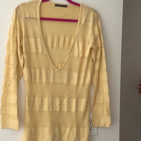 NWOT yellow sweater CYC - Picture 2 of 6